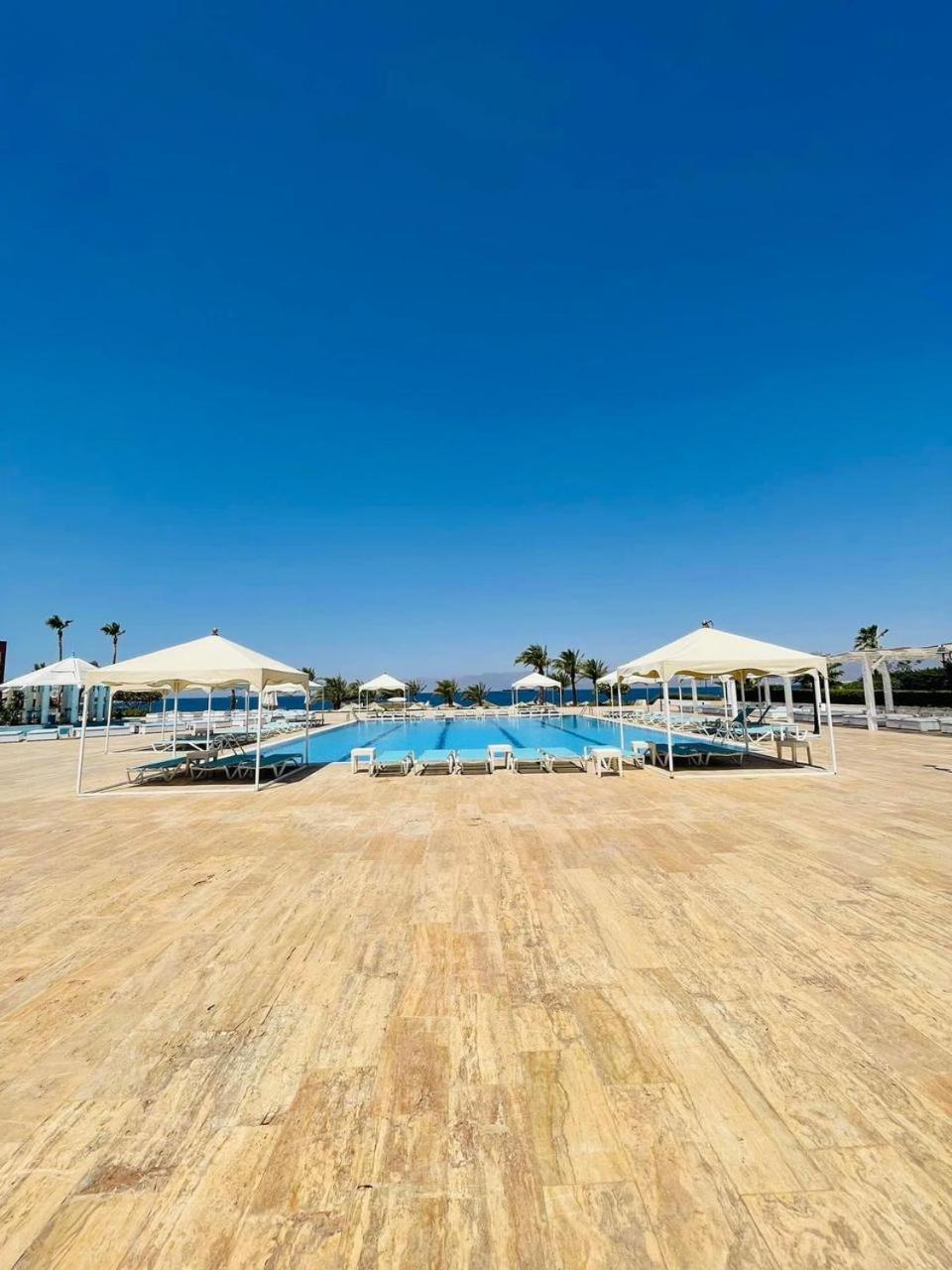 Al Riyahi Apartment *