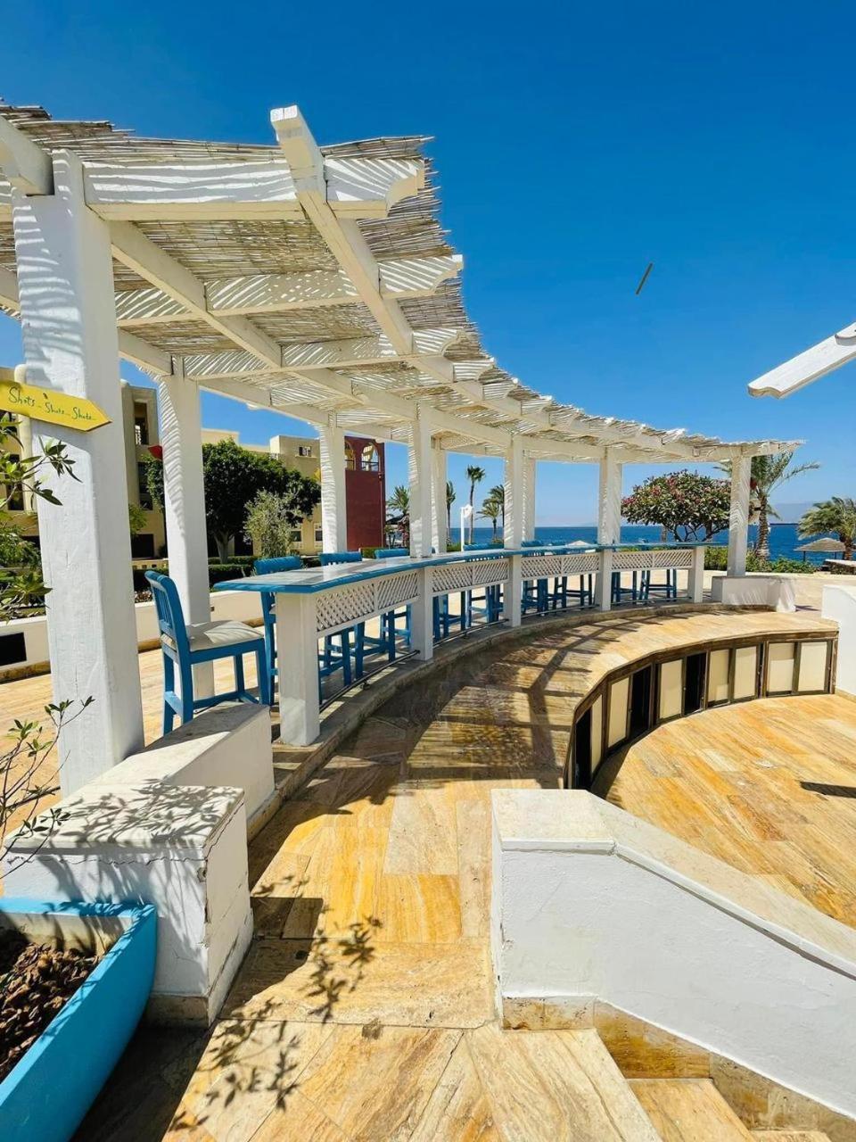 Al Riyahi Apartment